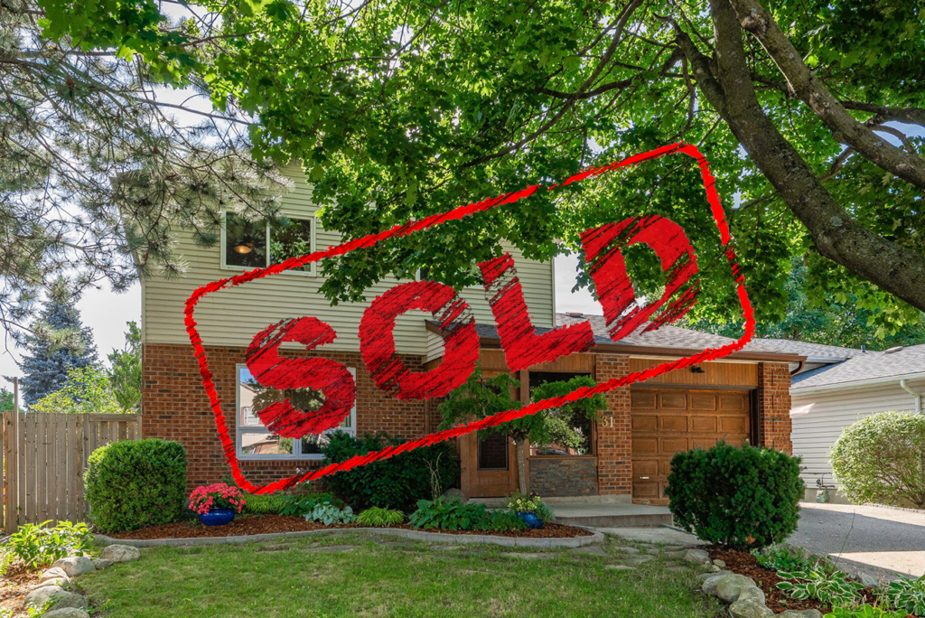 Wonderful West Guelph Home with a Pool 31 Springdale Blvd. Red