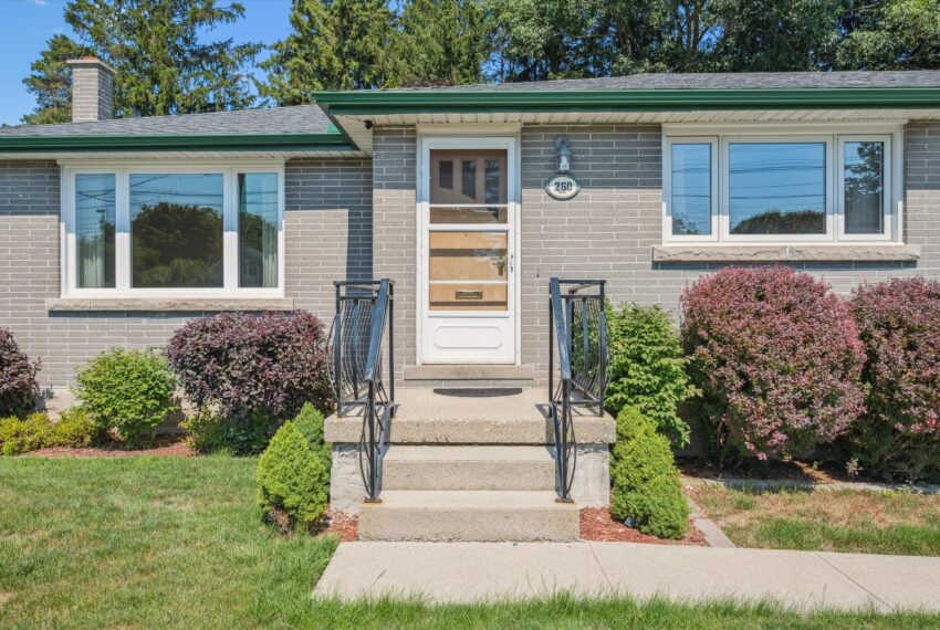 06-Speedvale Ave E 006