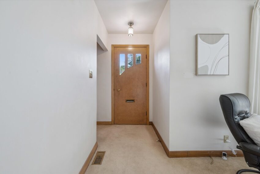 07-Speedvale Ave E 007