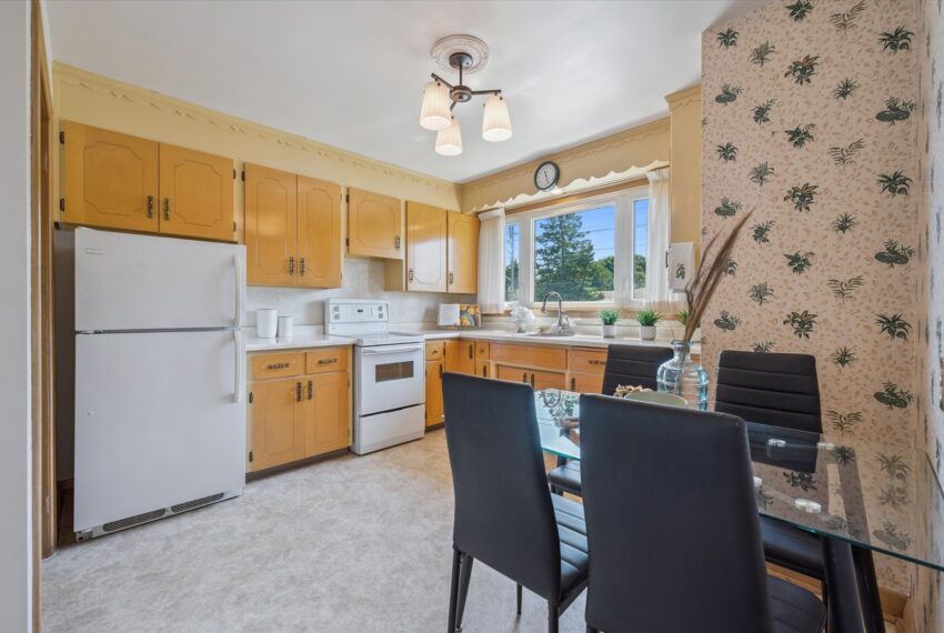 11-Speedvale Ave E 011