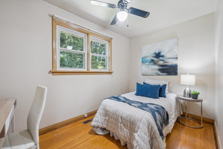 15-Speedvale Ave E 015