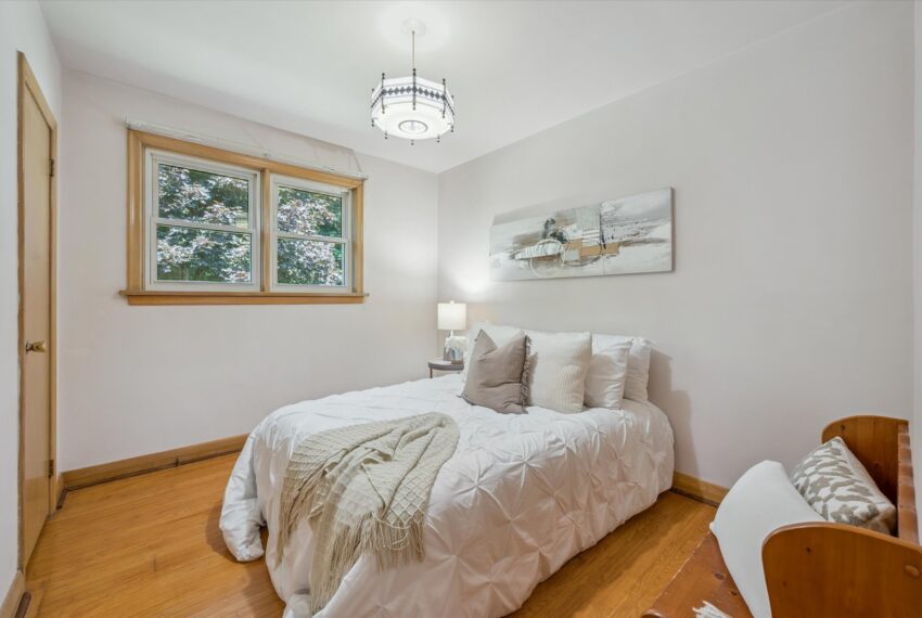 17-Speedvale Ave E 017
