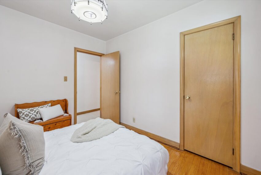 18-Speedvale Ave E 018