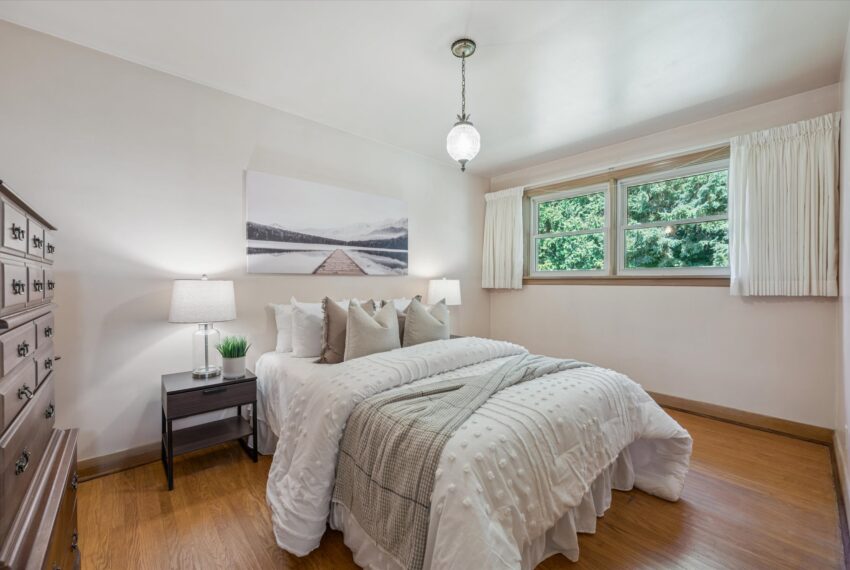 19-Speedvale Ave E 019