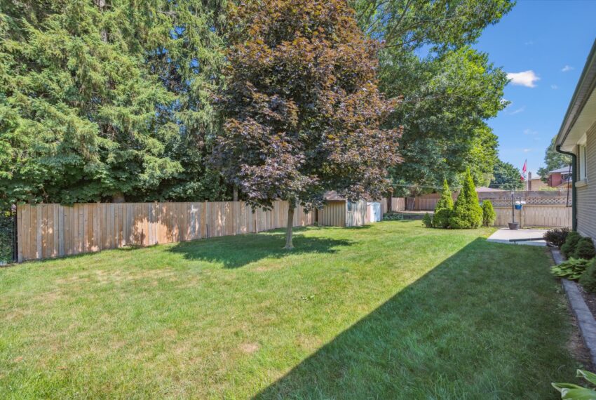32-Speedvale Ave E 032