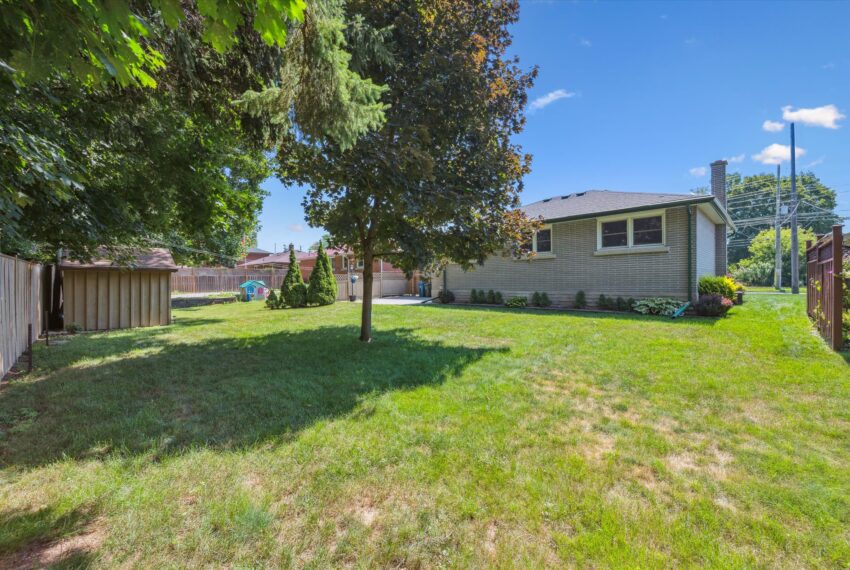 33-Speedvale Ave E 033