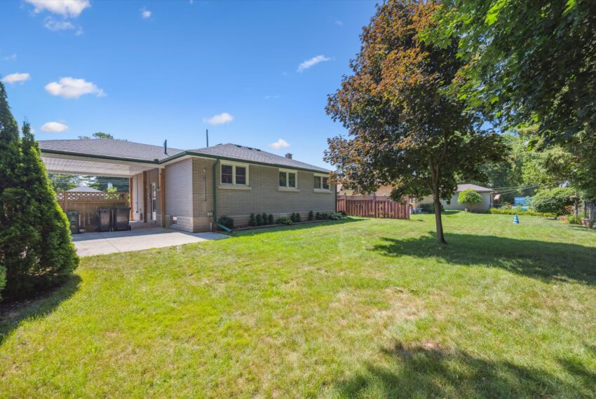 34-Speedvale Ave E 034