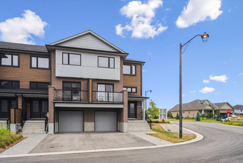 03-Bridge Cres Unit 10 003