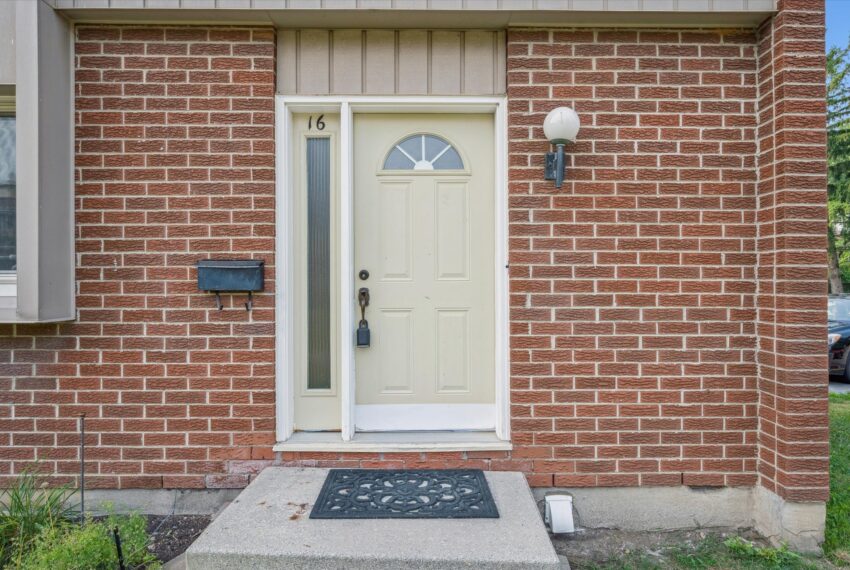 05-University Ave E 005