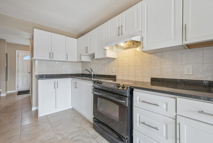 08-University Ave E 008