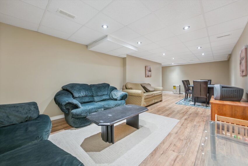 29-University Ave E 029