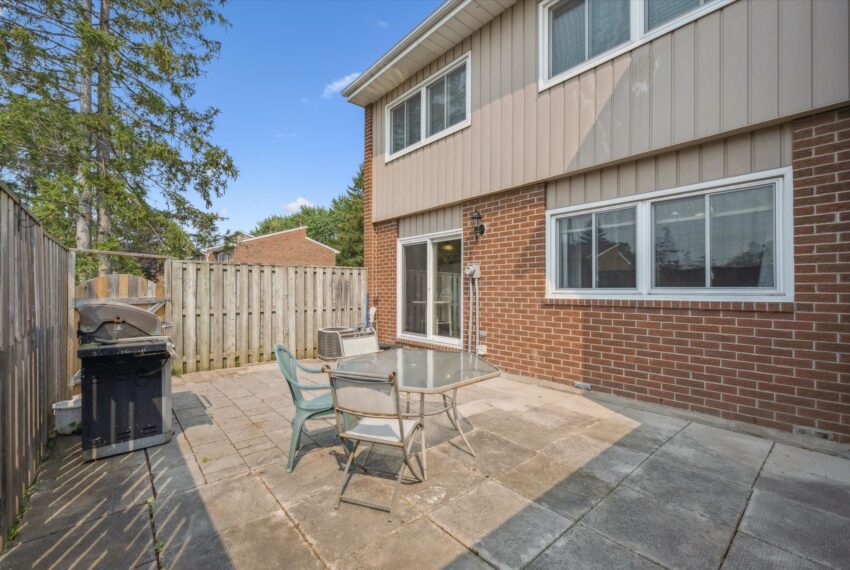 34-University Ave E 034