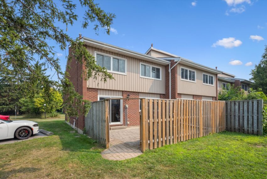 35-University Ave E 035
