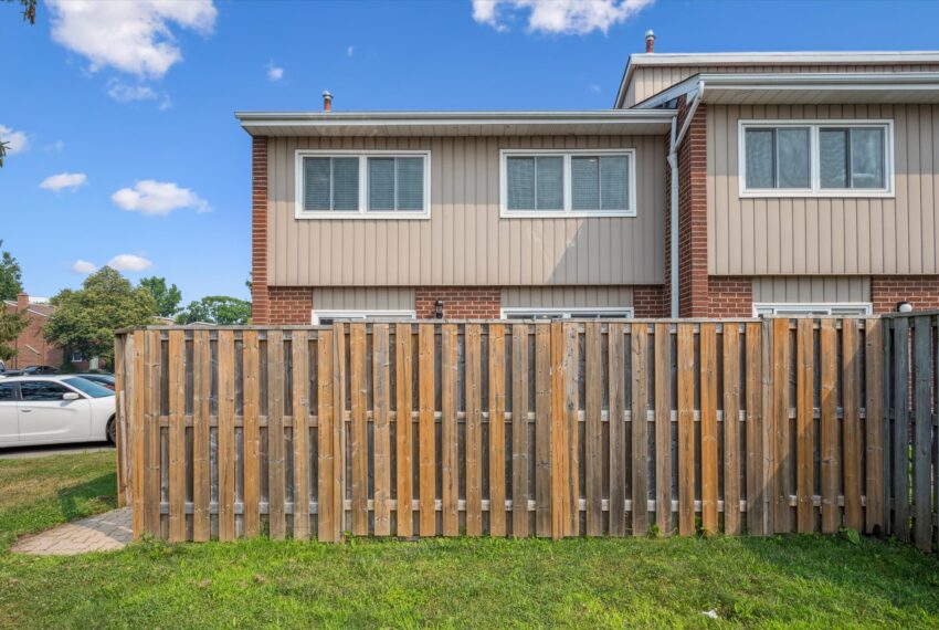 36-University Ave E 036
