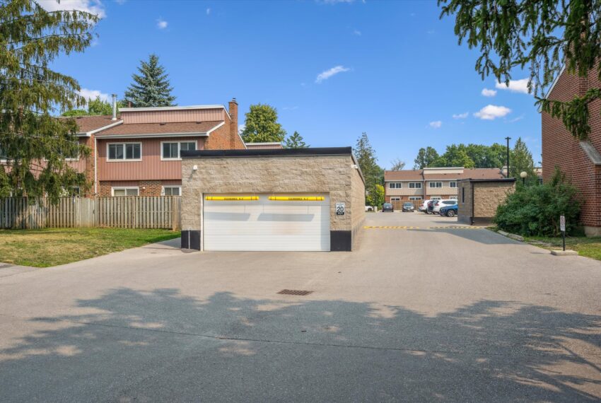 37-University Ave E 037