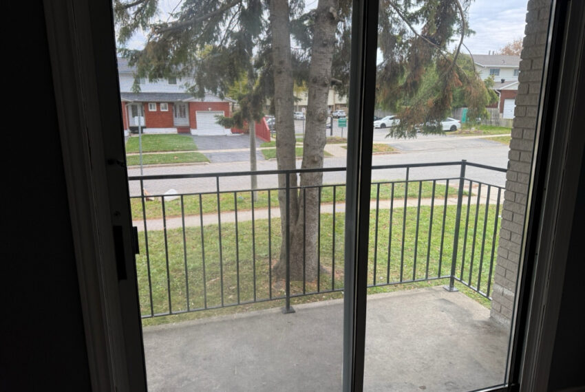 04b-Living Room Balcony