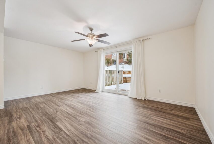 08-Willow Rd unit 61 008