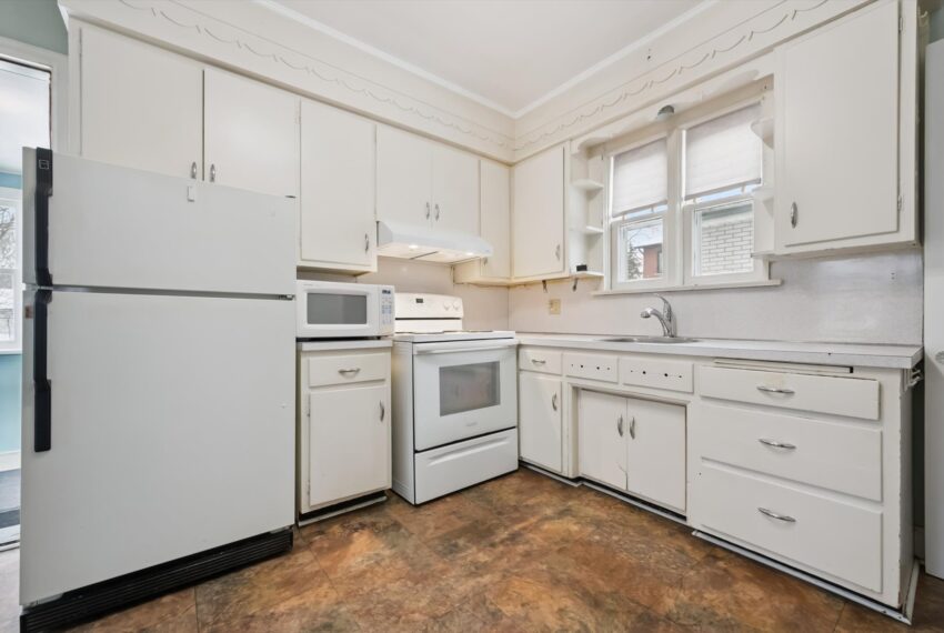 11-Stevenson St N 011