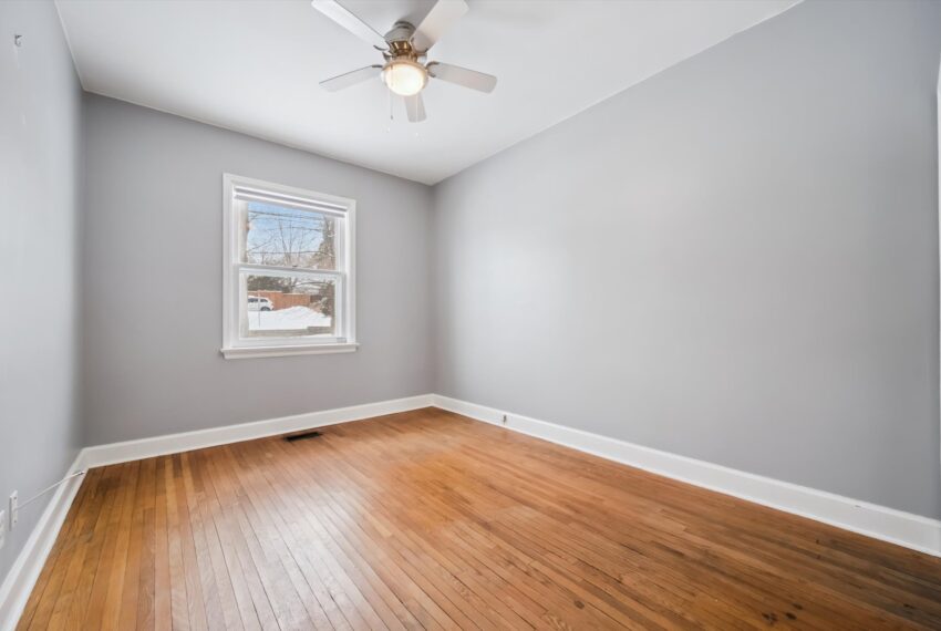 16-Stevenson St N 016