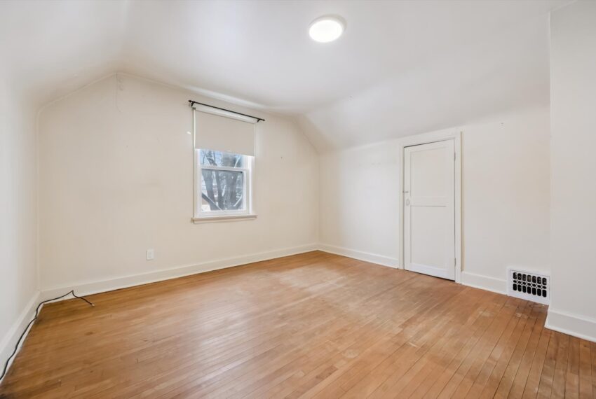 20-Stevenson St N 020