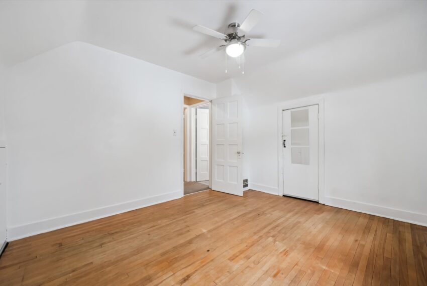 23-Stevenson St N 023