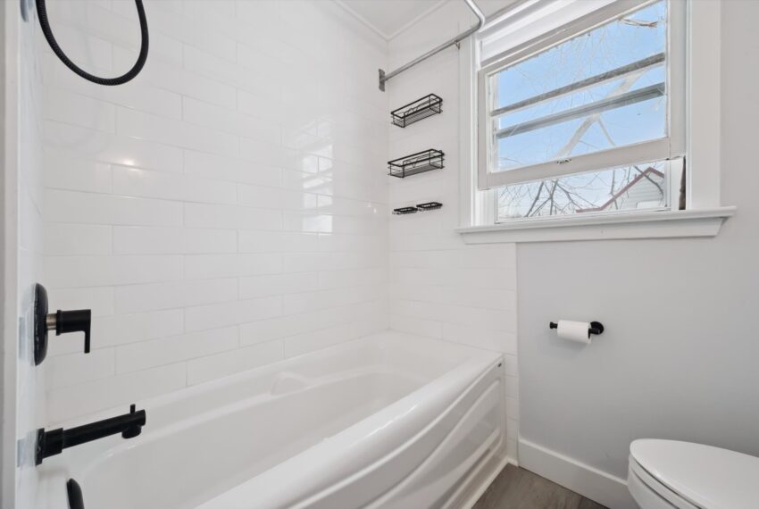 25-Stevenson St N 025