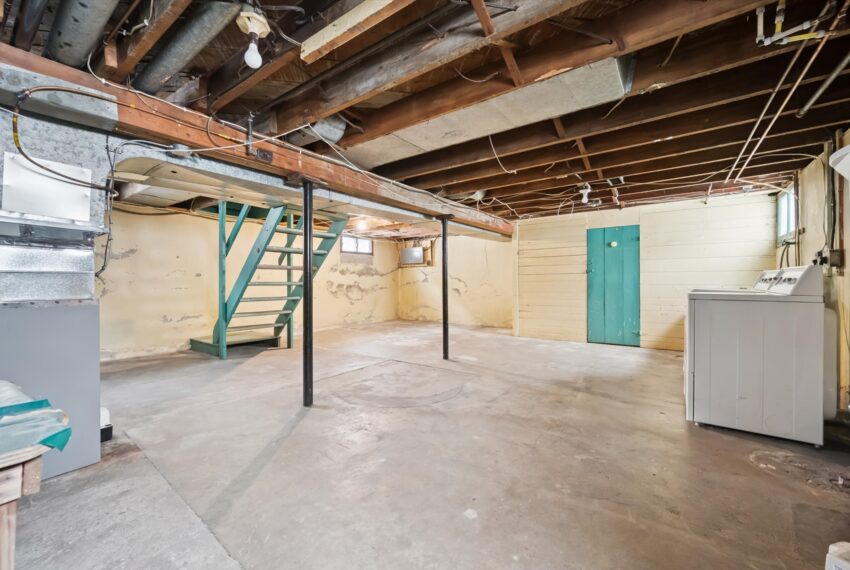 27-Stevenson St N 027