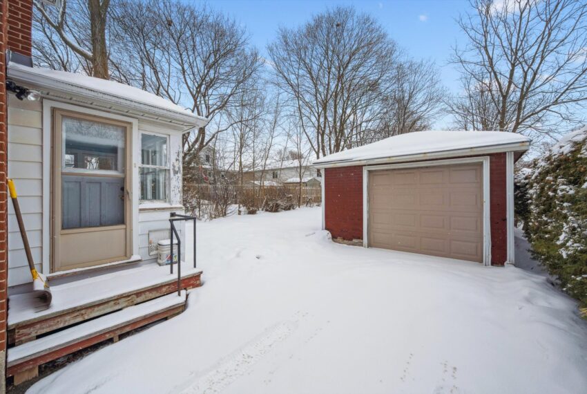 28-Stevenson St N 028