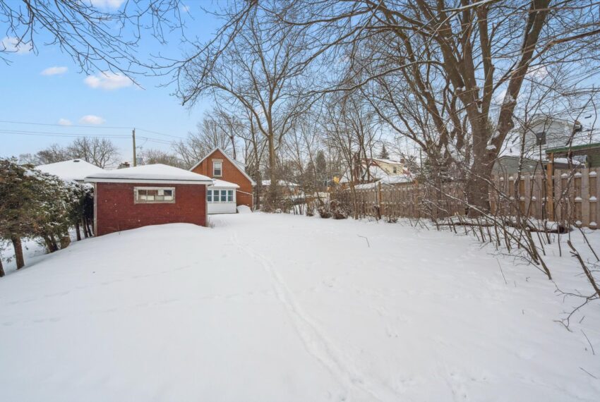 32-Stevenson St N 032