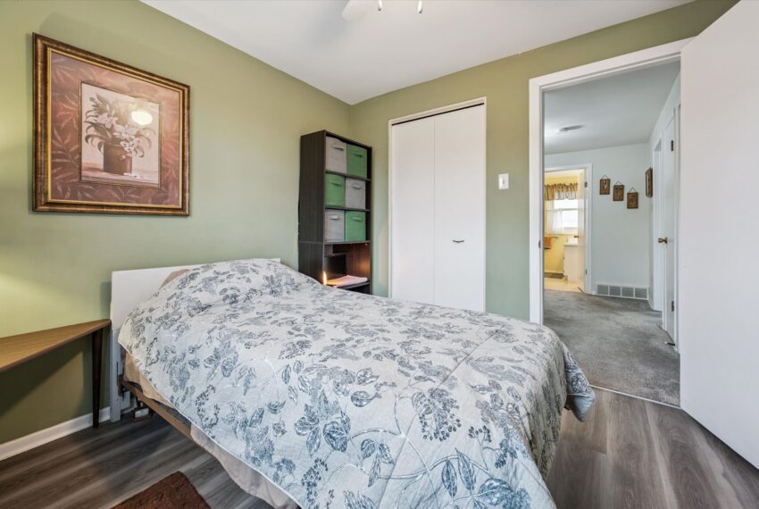 16-Shadeland Crescent 016