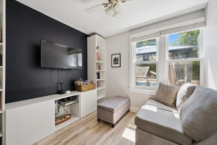 18-Waterloo Ave 018
