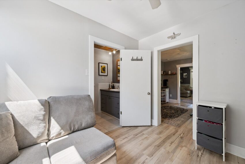 19-Waterloo Ave 019