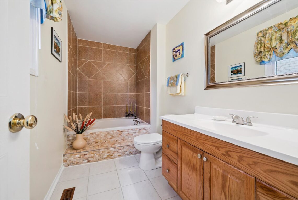 35-Woodhill Dr 035